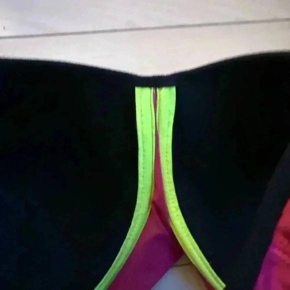 Pink nike sports bra - Picture 3 of 4